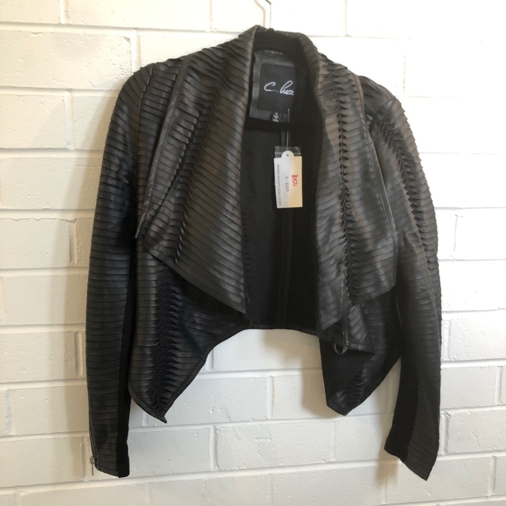 Stylish Leather Jacket with Texture! 🌟